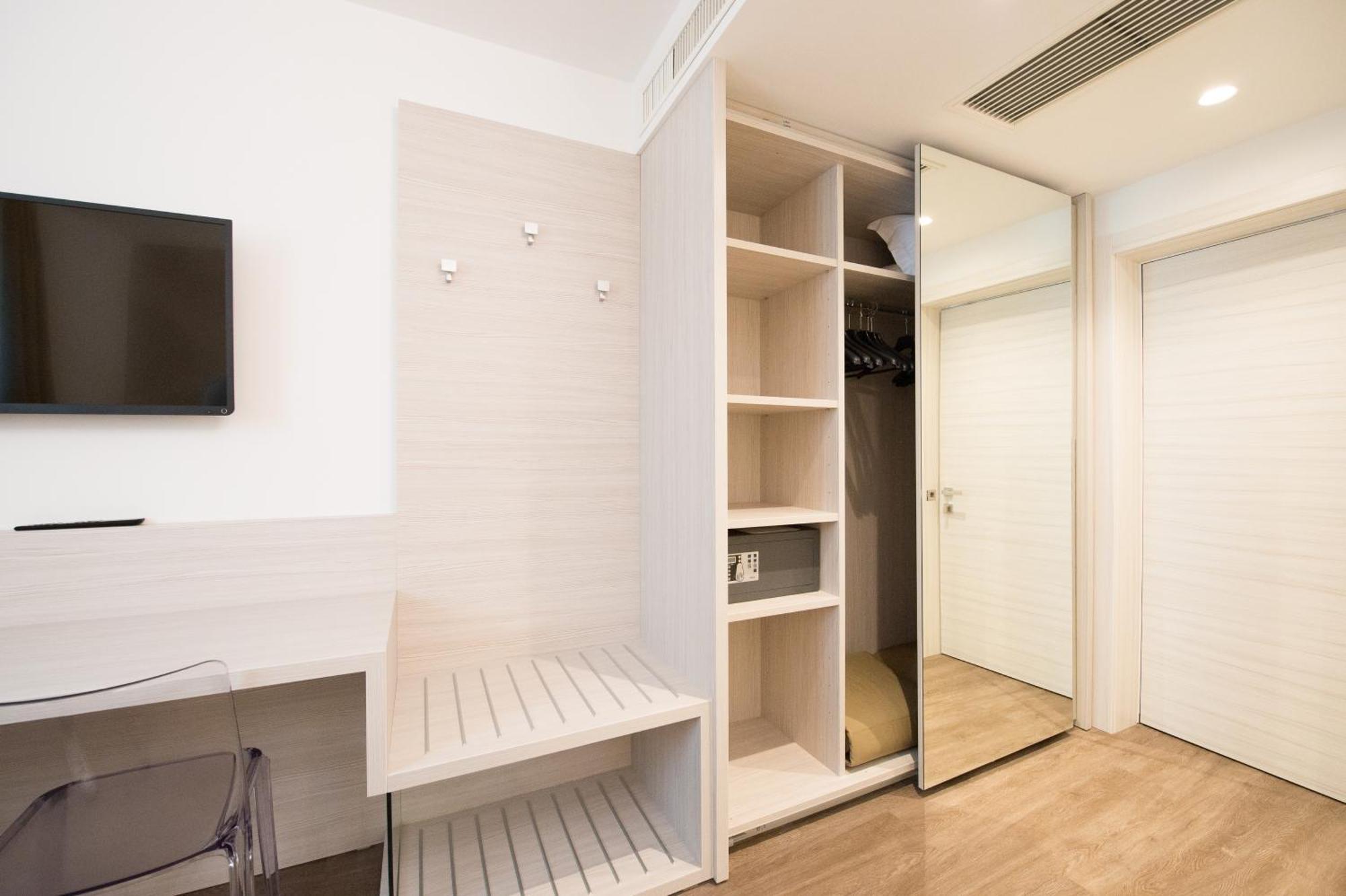 Deluxe Double or Twin Room Pool View spa access