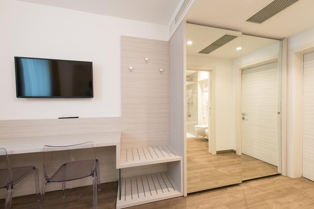 Deluxe Double or Twin Room Pool View spa access