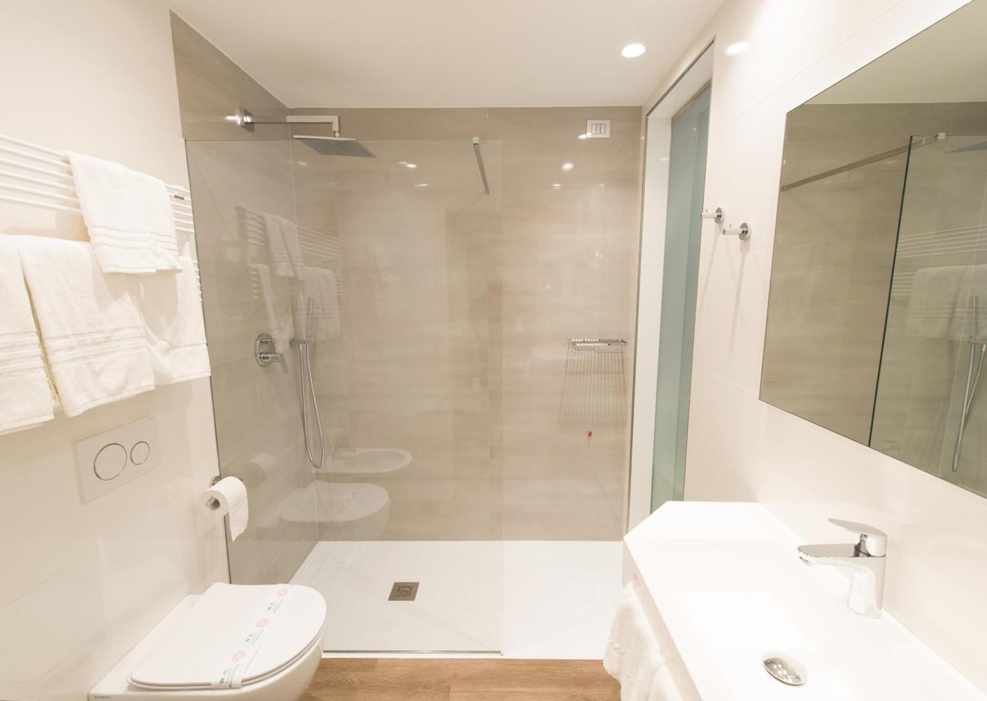 Deluxe Double or Twin Room Pool View spa access